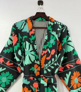 Chaqueta de algodón transpirable bordada Suzani a prueba de viento ecológica cálida de Invierno para mujer, forro de lana, diseño corto bordado a mano - Product Image 3