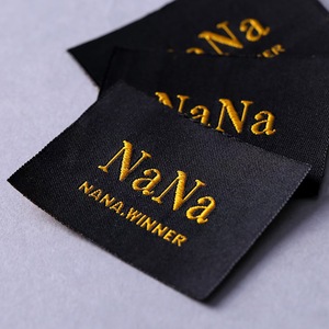 Étiquette de marque personnalisée pour hijabs musulmans Abaya Étiquette tissée Étiquette métallique Point métallique <span class=keywords><strong>Diamant</strong></span> <span class=keywords><strong>LOGO</strong></span> Premium avec service de conception gratuit - Product Image 1