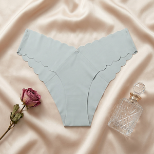 Culotte de bikini sans couture pour femme, bord ondulé festonné, en soie glacée, invisible, taille basse, respirante, pour le sport - Product Image 3