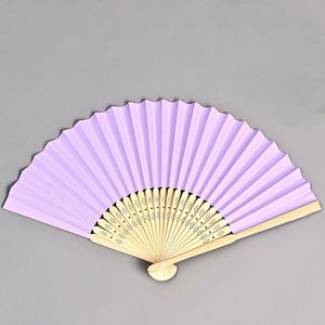 พัดไม้ไผ่สีขาวแบบพับได้ แกะสลักและทาสีลายศิลปะพื้นบ้าน เหมาะสำหรับเป็นของขวัญทางธุรกิจหรือของที่ระลึก ลายศิลปะพื้นบ้านสำหรับโฆษณา - Product Image 6