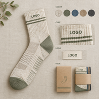 Chaussettes de sport respirantes pour la course, gris ivoire, avec maille ventilée, gestion de l'humidité, maintien du talon, bout plat et coussinets ciblés au niveau du mollet