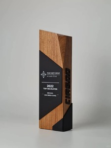 Tùy chỉnh lớn tổ chức sự kiện giải thưởng Trophy mảng bám rắn gỗ Acrylic huy chương khắc thủ công trang trí trong annatto cho phải-có giải thưởng lễ - Product Image 4
