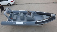 Bateau pneumatique de pêche personnalisé de luxe Sport Orca Hypalon PVC 22,6 pieds (6,8 m) avec coque en fibre de verre, type RIB