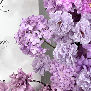 Arche de fleurs artificielles d'hortensias violets romantiques, idéale pour la décoration de fond de mariage et de banquet en extérieur - Product Image 4