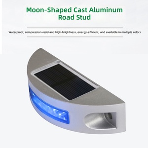 Borne <span class=keywords><strong>de</strong></span> signalisation routière solaire en aluminium moulé sous pression, demi-lune, étanche IP68, avec lumière d'avertissement LED active et réflecteur prismatique haute intensité - Product Image 1