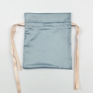 Pochette en satin bleu brumeux avec cordon de serrage et ruban en satin, élégant sac cadeau en satin pour cadeaux de demoiselles d'honneur et emballage de faveurs de mariage - Product Image 5