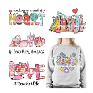 L'enseignement est une œuvre de coeur Print Designs Love Teacherlife Books Meilleur enseignant jamais repasser sur des autocollants de transfert DTF pour sweat-shirt