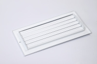 Grille de ventilation CVC moderne en acier réglable et durable pour climatisation, grille de plafond à 3 voies pour système CVC d'atelier