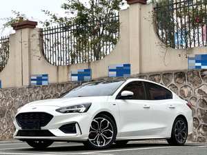 <span class=keywords><strong>Ford</strong></span> <span class=keywords><strong>Focus</strong></span> <span class=keywords><strong>1</strong></span>.5T 2011-2026, conduite à gauche, essence, sièges en cuir, intérieur foncé, berline - Product Image 2