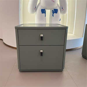 Mesita de Noche Moderna Minimalista Denlais, de Madera Maciza, con Dos Cajones, Estilo Italiano, con Ruedas - Product Image 1