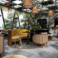 Canapé en cuir incurvé avec cadre en bois et table ronde en bois et chaise en rotin pour café