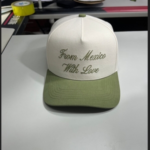 หมวกเบสบอลงานแต่งงานแฟชั่นใหม่ พร้อมปักโลโก้แบบสั่งทำ สีสันสดใส หมวกทรง Trucker สองสี สำหรับผู้ใหญ่ ของชำร่วยน่ารักสำหรับงานปาร์ตี้ - Product Image 6