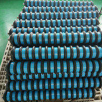 Roller Spiral UHMWPE Anti-korosi Tahan Api Tahan Panas 89mm Plastik Idler untuk Konveyor Pelabuhan
