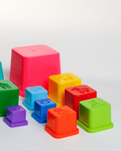 GIRNAR Torre de apilamiento de 11 piezas de colores, 9 de los 11 bloques tienen estampados de animales dibujados en la parte superior, desarrolla la coordinación entre mano y ojo - Product Image 4