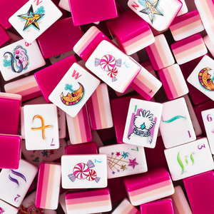 Ensemble de mahjong américain rose bonbon de luxe 160 pièces |   Tuiles acryliques fantaisie étoiles et friandises, idéales pour les cadeaux et les soirées jeux - Product Image 1