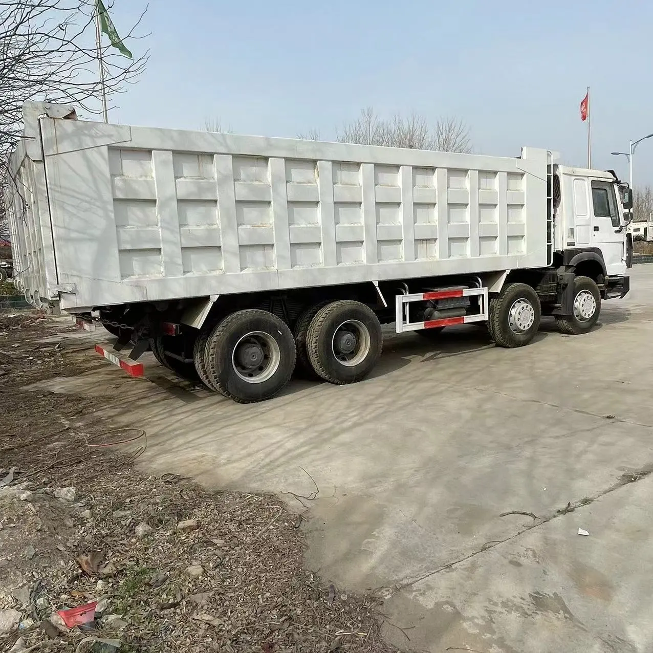 Camion à benne basculante Sinotruck HOWO 6X4 8X4 4X2 371 375 400 hp d'occasion en bon état Camion lourd bon marché d'occasion