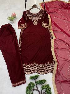 Eleva tu Estilo Invernal con Nuestro Exclusivo Conjunto de Salwar Kameez de Tres Piezas en Viscosa, Listo para Fiestas con Elegante Bordado de Lentejuelas - Product Image 6