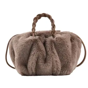 2022 New Arrivals Small Plush Hand Bags Fall Winter Handbag Popular Design Purses Girls Faux Fur Handbags