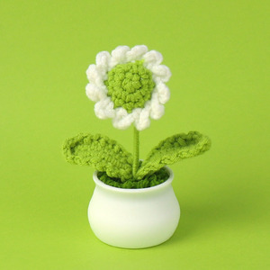 Vente en gros de marguerites artificielles tricotées à la main plantes en pot fleurs simulées au crochet pour ornement de bureau ou de voiture - Product Image 4