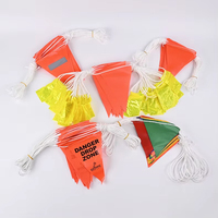 Drapeaux triangulaires orange en toile maillée PVC personnalisés avec banderoles en ficelle et banderoles de sécurité réfléchissantes