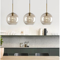 Suspension nordique moderne de luxe en aluminium à tête unique avec abat-jour en verre pour restaurants, cafés, bars, comptoirs et chevets