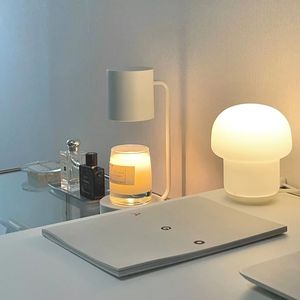 Lampe de table LED européenne en fer à brancher, veilleuse, lampe de chevet, décoration d'ambiance pour chambre à coucher, cadeau, petite bougie blanche chaude à <span class=keywords><strong>intensité</strong></span> variable - Product Image 1
