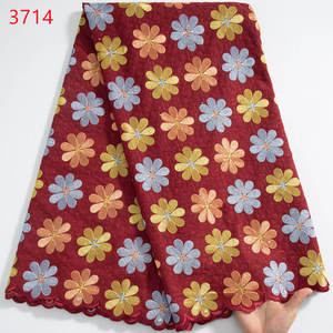 Tissu en dentelle 3D polyester de luxe africain, motif floral écologique de haute qualité, voile nigérian avec strass pour femmes, idéal pour les fêtes - Product Image 3