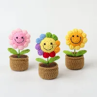 Vente en gros de petits pots en crochet faits à la main en forme de cœur, tournesol en pot, fleurs mignonnes de dessin animé, décoration de bureau à domicile