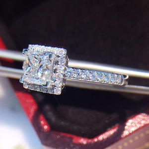 Anello con Diamante Taglio Principessa F1045 in Oro Bianco, Diamante Naturale per Fidanzamento, Gioielli da Donna, Colore D - Product Image 2