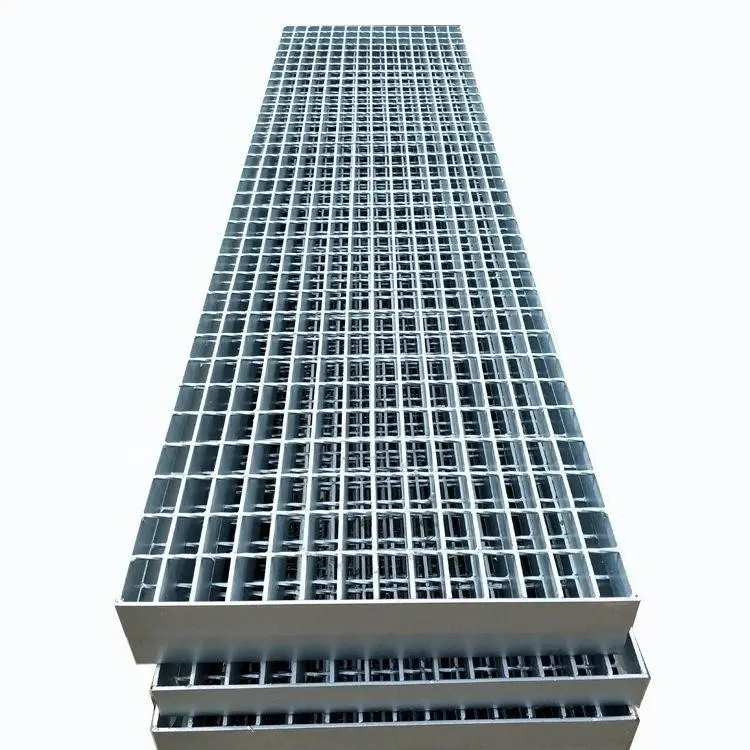 Özelleştirilmiş galvanizli açık çelik ızgara merdiven güverte için düşük karbon stok Metal çelik Bar izgaralar