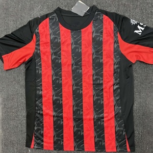 Camiseta de fútbol AC Milanes Camiseta personalizada para equipos de fútbol y jugadores con 100% poliéster Transferencia de calor Impreso Servicio OEM - Product Image 1