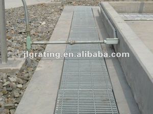 Grille en acier soudée par pression G405/50/100, couvercle de caniveau de drainage routier municipal. - Product Image 4