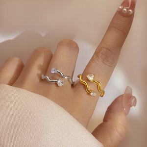 Ensemble de bijoux tendance, bracelet serti de pierres CZ, plaqué or 18 carats, bracelet en forme de cœur, zircon, anneaux ondulés pour femmes - Product Image 6