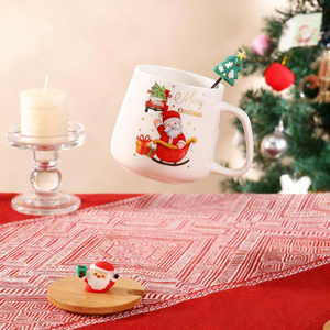 Taza de Cerámica de 380 ml con Diseño Navideño de Santa Claus, Tapa de Bambú y Cuchara, Apta para Agua Fría y Caliente, Embalaje en Caja de Color - Product Image 4