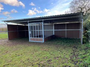 6 Tipos de Pesebreras para <span class=keywords><strong>Caballos</strong></span> Baratas, <span class=keywords><strong>Pre</strong></span>-Construidas Clásicas, Grandes Establos Exteriores con Techo para Equipo Equino y Paddock - Product Image 1