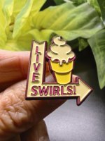 Badge publicitaire en émail coloré à motif crème glacée mignon