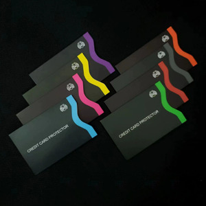 ซองป้องกันการโจรกรรมข้อมูลบัตรเครดิต บัตรเดบิต บัตรประชาชน ทำจากอลูมิเนียมฟอยล์ขอบสีตามสั่ง ป้อง<span class=keywords><strong>กัน</strong></span>การอ่านข้อมูล NFC RFID - Product Image 1