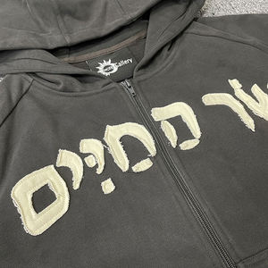 Sudadera con Capucha Vintage Personalizada de Gran Tamaño con Cremallera Reforzada y Bordado de Parches Resistentes - Product Image 3