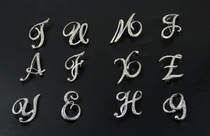 Personalidad creativa Simple 26 letras inglesas broche de diamantes mujeres moda geométrica ramillete suéter abrigo Pin Accesorios - Product Image 5