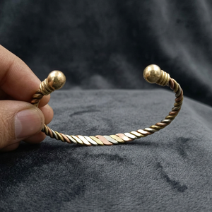 Pulsera Magnética Ajustable de Cobre Contemporánea con Elegante Brazalete para Hombres y Mujeres, Joyería de Moda y Regalos - Product Image 1