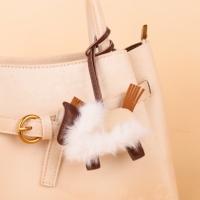 Porte-clés poney moelleux, pendentif animal en cuir PU avec pompon en fausse fourrure, décoration pour sac à main, sac à dos, boîte cadeau, trousse de toilette