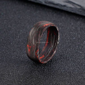 Poya Đỏ Burl rèn sợi carbon Nhẫn cưới cho nam giới - Product Image 2