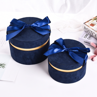Maßgefertigte Marineblaue Runde Samtblumenbox mit Satinband-Schleife Deckel & Boden Geschenkverpackungsbox für Hochzeitsgeschenke Süßigkeiten Schokolade