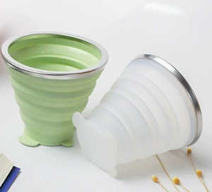 Gobelet d'eau pliable en silicone créatif et portable, design classique avec couvercle télescopique pour le camping, les voyages, les sports et la randonnée, cadeau idéal - Product Image 3