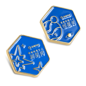 Broche Métallique Souvenir de Reconnaissance des Employés en Gros, Épinglette Hexagonale Émaillée avec Logo Personnalisé pour Anniversaire d'Entreprise, Cadeau pour le Personnel - Product Image 1