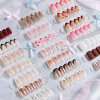 Faux Ongles Réutilisables de Luxe Faits Main en Gel Souple 3D French Manucure, Courts Amande Carrés, avec Colle pour Doigts