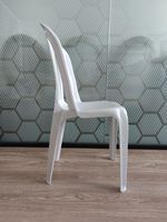 Chaise de salle à manger blanche empilable en plastique pour l'extérieur Chaises de barbecue