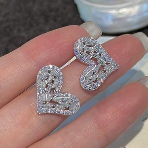 ต่างหูเงินแท้ S925คริสตัลเพทายรูปหัวใจสไตล์วินเทจเรียบง่ายทันสมัยหรูหรา - Product Image 1