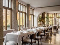 Ensemble de mobilier de restaurant occidental OEM ODM : Fauteuils de bar, café et café-thé, table et chaises de salle à manger au design tendance