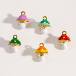Breloques personnalisées en forme de champignon en acier inoxydable 316L plaqué or 14k 18k avec émail pour la fabrication de colliers, bracelets et bijoux - Product Image 1